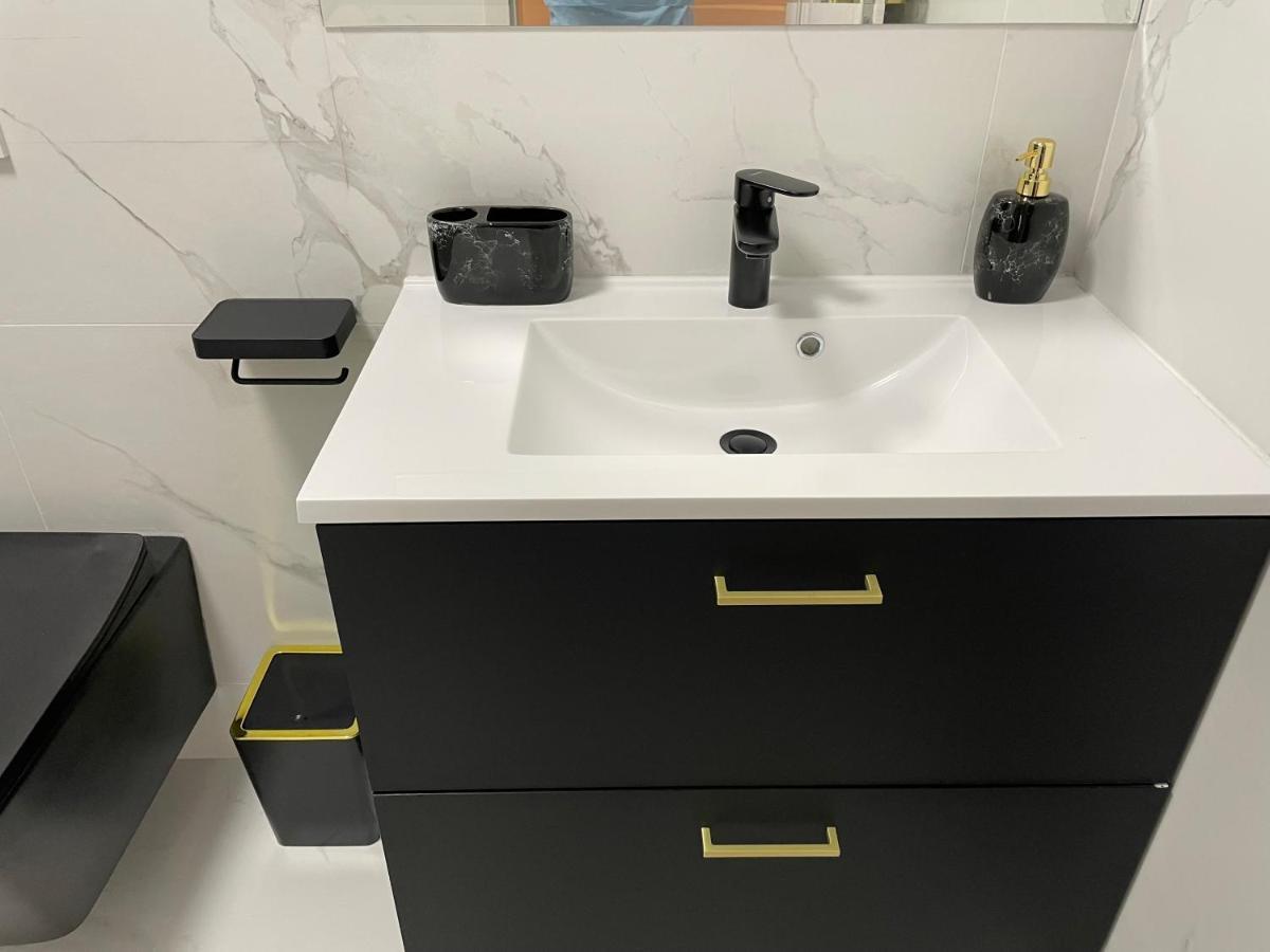 Bel Dom - The Central, Spacious 2 Rooms Luxury Apartment Cluj-Napoca Exteriör bild